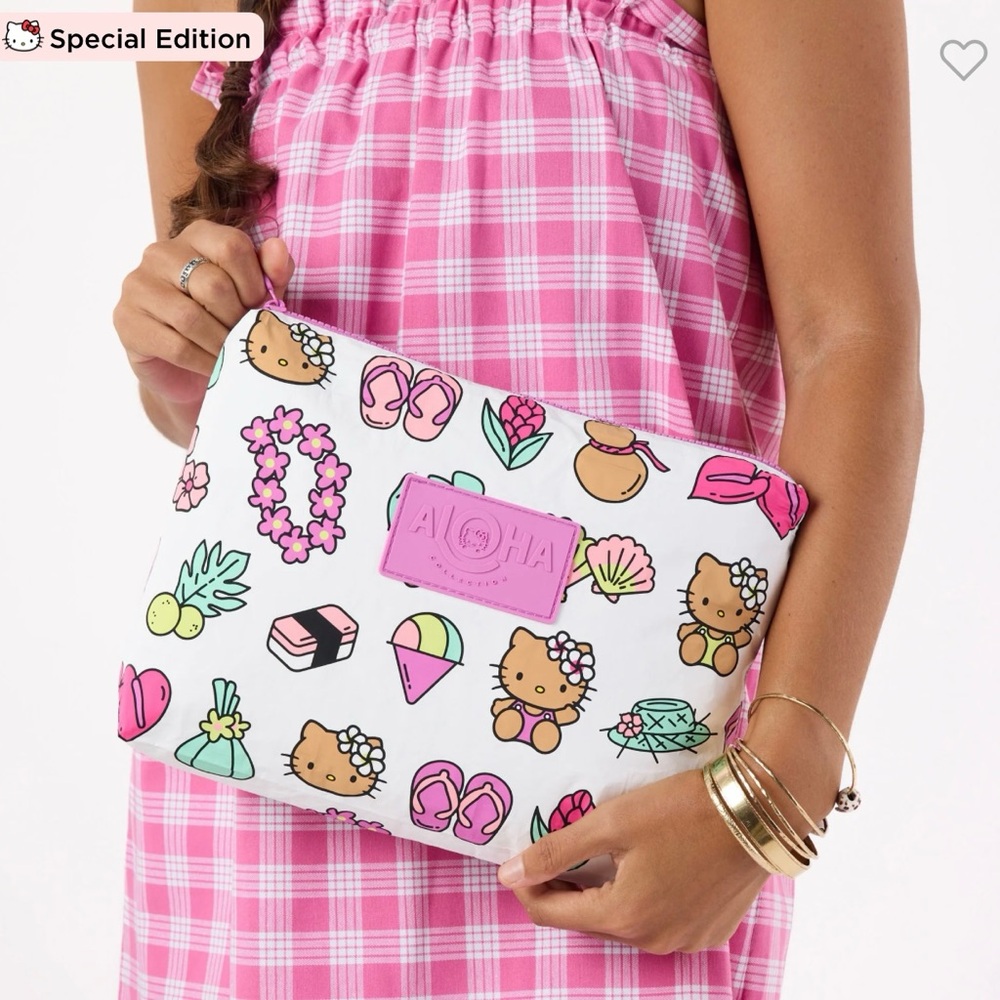⭐️SOLD⭐️ Aloha Collection 🌺 Hello Kitty Aloha Icons Mid Pouch